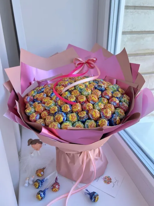 Великий букет з цукерок Чупа Чупс Chupa Chups (115 шт.) в руку солодкий подарунок рожевий Ціна
