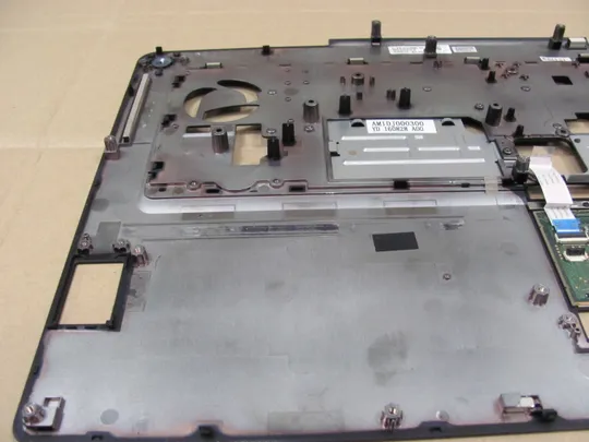 644-32 Кришка панель палмрест  тачпад AM1DJ000300 A15174  для DELL Precision 17 7710 M7710  оригінал Де купити