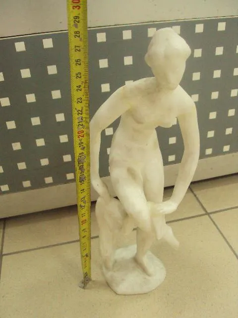 Фигура пластик ню девушка вытирает ноги №287 Продаж