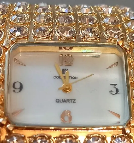 Красивый и редкий браслет с часами,часы работают, камни-стразы искрятся и играют vq378 Інтернет-аукціон