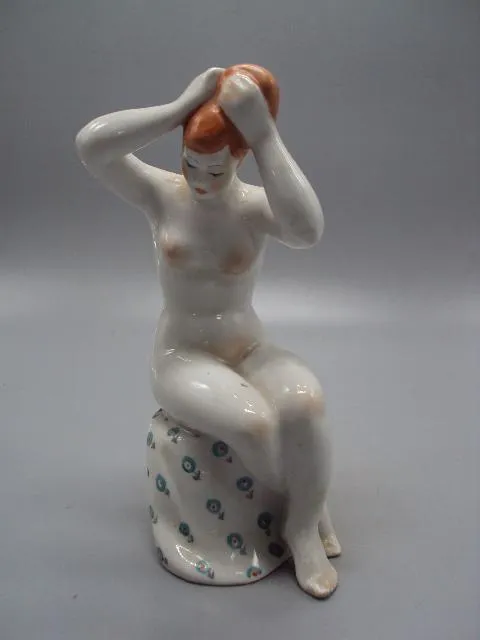 Фигура фарфор статуэтка Киев обнаженная девушка моет голову ню утро пляжница прическа 19,1 см №14450 Ціна