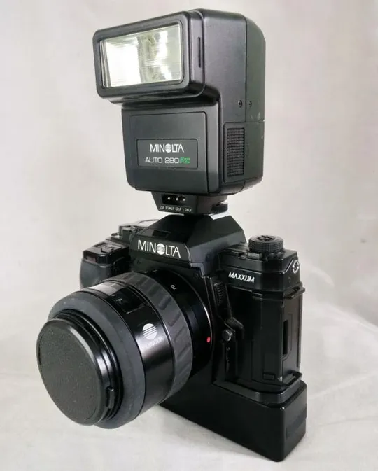 Minolta Maxxum AF 9000 + Minolta AF 35-70/3.5-4.5 Ф49mm + блок AW90 + вспышка Minolta 280PX Інтернет-аукціон