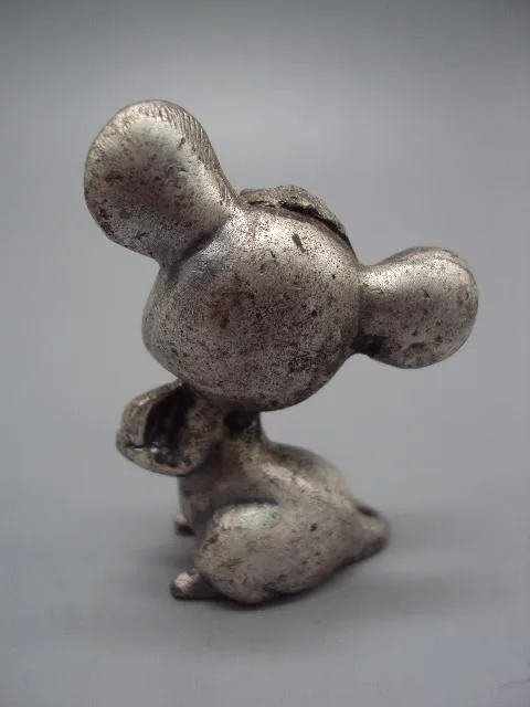 Фигура миниатюра статуэтка Европа мышка металл мышонок с сердечком высота 5,6 см №50 З аукціону