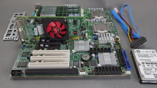 Купити 8 ядерный комплект Supermicro X7DCA-3+ 2x процессра Xeon E5440 + 24Gb DDR2 + ATI Radeon HD R5 235 1G