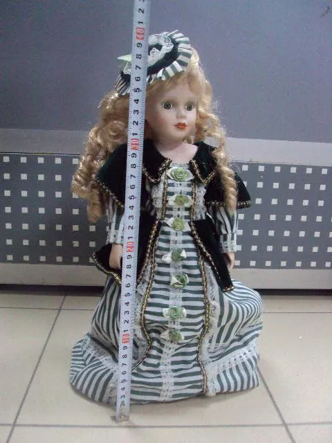 фарфоровая кукла миледи в шляпке кудрявая на подставке 39 см №2938 Інтернет-аукціон