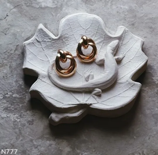 Декоративна підставка барельеф в формі листа Ціна