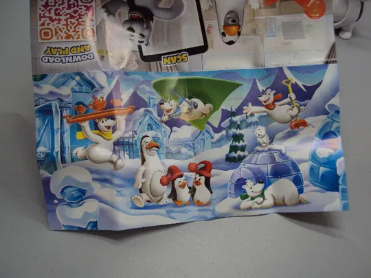 Фигурка киндер сюрприз пингвины и медведь VQB23 Kinder Maxi №18084С Продаж