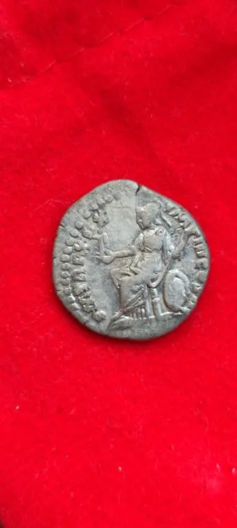 Купити Древняя монета Рома со щитом и Победой в руке серебряный денарий Рима, Марк Аврелий tn521