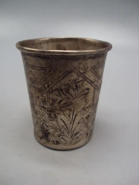 Рюмка стакан узор архитектура и цветы серебро 84 проба клеймо ИЕ3 вес 39,04 г размер 5,8х5 см №14327 Продаж