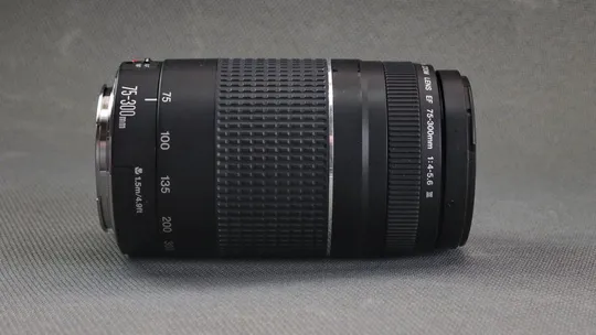 Купити Canon EF телеобъектив Canon 75-300mm/4-5.6 III Ф58mm на полный кадр 24x36mm #1