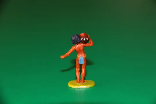 Купити ІНДІАНЕЦЬ ХЛОПЧИК З ГЛЕЧИКОМ № 6805 4 индеец  ELASTOLIN 40мм ФРГ