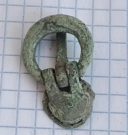 Древняя пряжка Рим или Чк в сохране bt653 (Стародавня пряжка Рим або Чк у збереженні bt653) Ціна