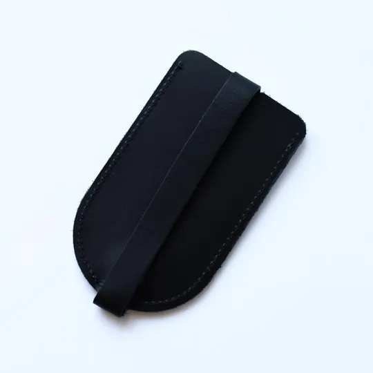 Ключниця з рухомим тримачем ключів на кнопці чорна. З аукціону