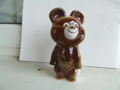 фото, Фарфор Мишка олимпийский 1980 гг. полонне раз 12 х 7 см. ссср