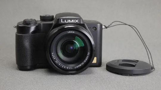цифровой фотоаппарат Panasonic DMC-FZ5 5.36Mpix LEICA DC Vario-Elmarit 12x Zoom lens Недорого