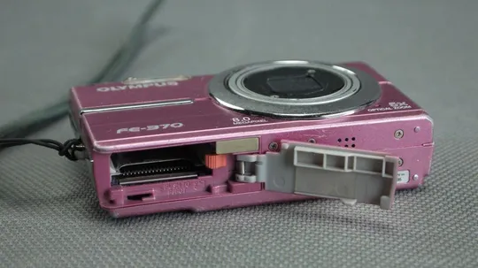 Цифровой фотоаппарат 8.0Mpix Olympus FE-370 + 4.55-18.2 мм EQ 28-112 мм Zoom lens x4 рожевий Вживане Продаж