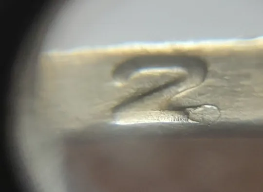 (7966) 1 гривня 2006 "крокодил" + "клякси" + чотири викрошки на гурті : "2", "О", "Р", "И" (1 гривна 2006 брак) З аукціону