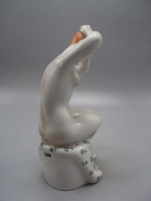 Купити Фигура фарфор статуэтка Киев обнаженная девушка моет голову ню утро пляжница прическа 19,1 см №14450