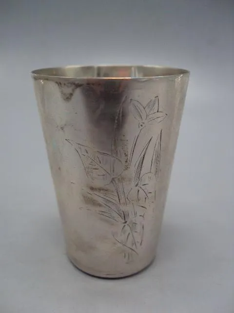 Рюмка стопка резьба цветок и листья серебро клеймо голова вес 35,82 г размер 6,3х4,5 см №14320 Ціна