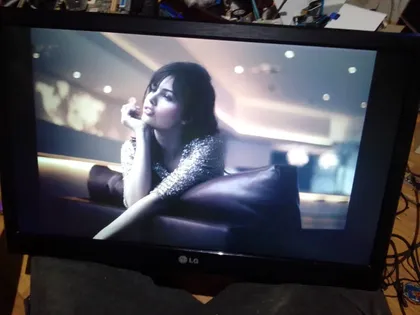 фото, монітор\телевізор з европи.включається до заставки.блок живлення 24 в можу дати