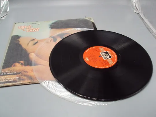 Пластинка Raj Kappor's Biwi-O-Biwi music R. D. Burman Nida Fazli Индия диаметр 30 см №15382МЯ Інтернет-аукціон