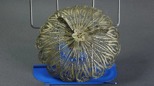 Конфетница скань ваза советский мельхиор БУ ажурна цукерниця золотиста З аукціону