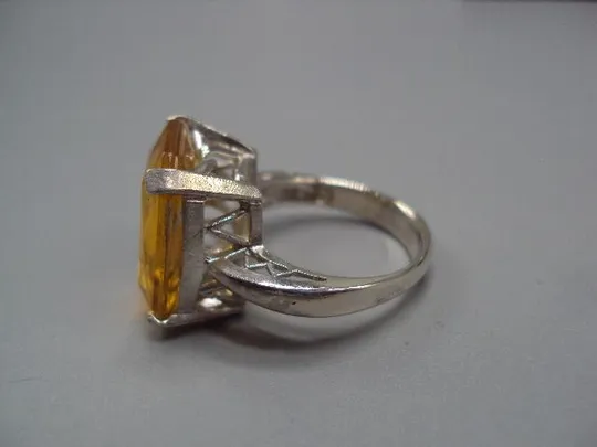 Кольцо перстень с желтой вставкой прямоугольник серебро Украина вес 6,18 г размер 18,5 №14729 З аукціону