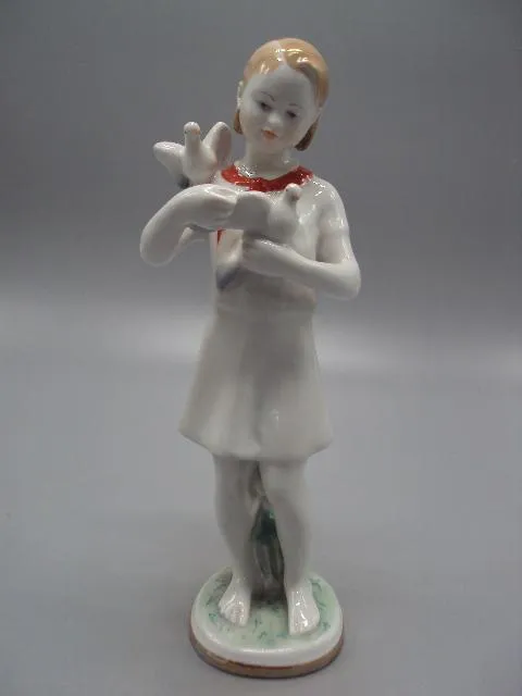 Фигура фарфор статуэтка ЛФЗ пионерка с голубями девочка с голубями высота 19,5 см 1 сорт №14508 Ціна