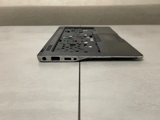 Dell Latitude e6430u: корпус, топкейс, верхня частина корпусу, кришка клавіатури, Palmrest ,сервісна кришка та ін З аукціону