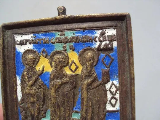 Икона Три Святых нательная иконка подвесная бронза эмаль размер 5,9 х 5,4 см №13905 Недорого