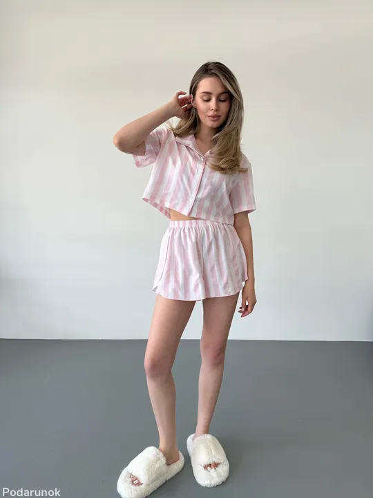 Комплект жіночий шорти з розрізами і коротка сорочка на ґудзиках в смужку рожевий Інтернет-аукціон