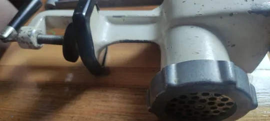 Мясорубка СССР 1970-е рабочая с клеймами и старой ценой bc251. 320грн З аукціону