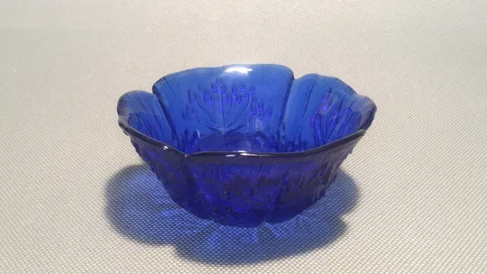 Купити Креманка ваза міні цукерниця піала старе радянське кольорове синье кобальтовое скло Вживане