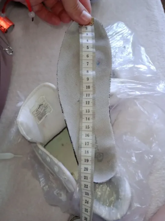 Купити Білі кросівки