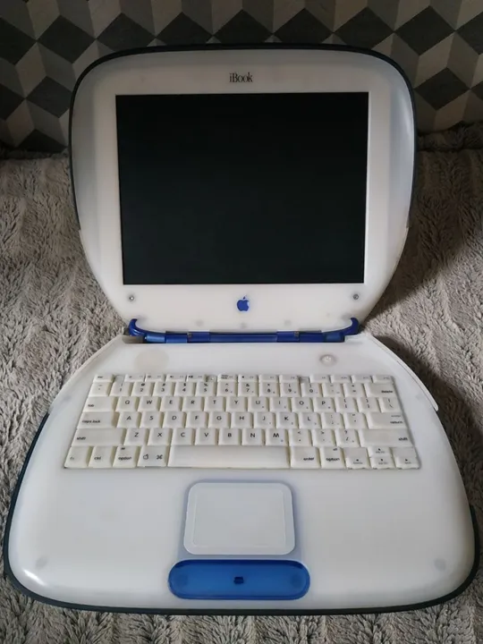 Apple iBook G3 Clamshell Blueberry (1999) — повністю робочий ретро Mac в Україні