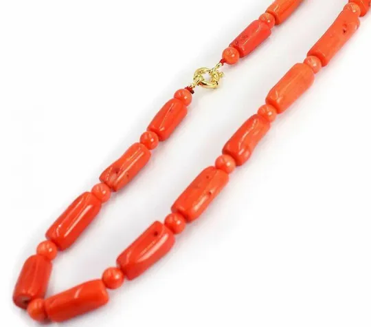 Купити Красивое колье из натуральных коралловых бусин nd876