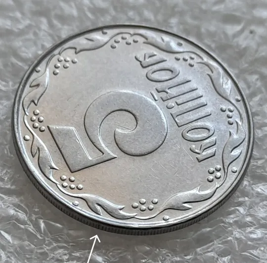 (6342) 5 копійок 1992 брак гуртильного кільця на 10.30 год. + царапина штемпеля у "5" номіналу (5 копеек 1992 брак гуртильного кольца) Інтернет-аукціон