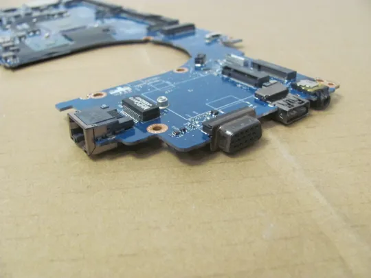 номер0178-27 материнська плата Mainboard Материнка Основна плата Системна плата Плата системи Laptop motherboard мамка ноутбучна плата SR32N i7-7820HQ CDP70 LA-E141P для Dell Latitude E5480 оригінал в Україні