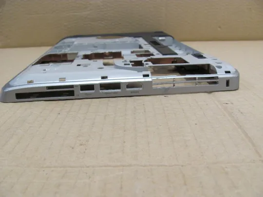 номер0023-3 Кришка, дно, піддон корпуса,Нижний корпус(дно)для ноутбука,низ,дно,поддон,Нижняя часть AP0M1000700 053FCF для DELL LATITUDE E5530 оригінал Продаж