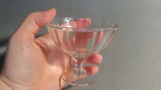 Креманка цукерниця вазочка на ніжці міні прозоре старе радянське скло Вживане Ціна