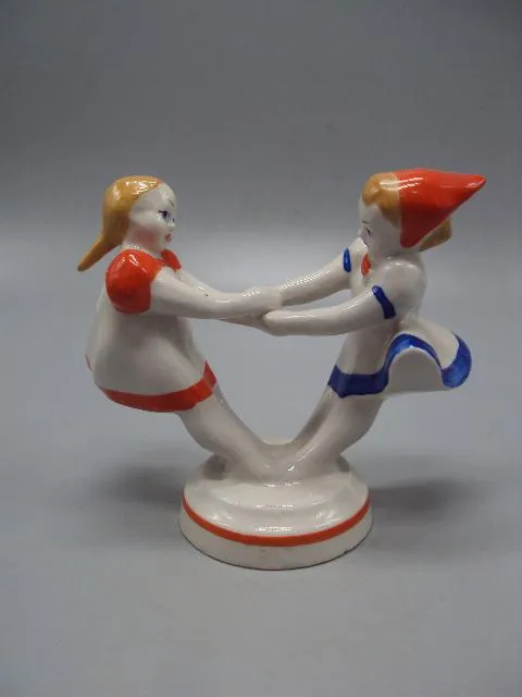 Купити Фигура фарфор статуэтка Городница подружки крутятся девочки кружатся дети высота 10,6 см №14466