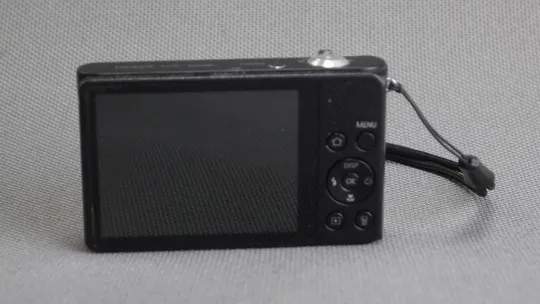 Цифровой фотоаппарат Samsung DV300F Black представитель серии 2View Zoom Lens 4.5-22.5мм 1:2.5-6.3 25мм Вживане Продаж