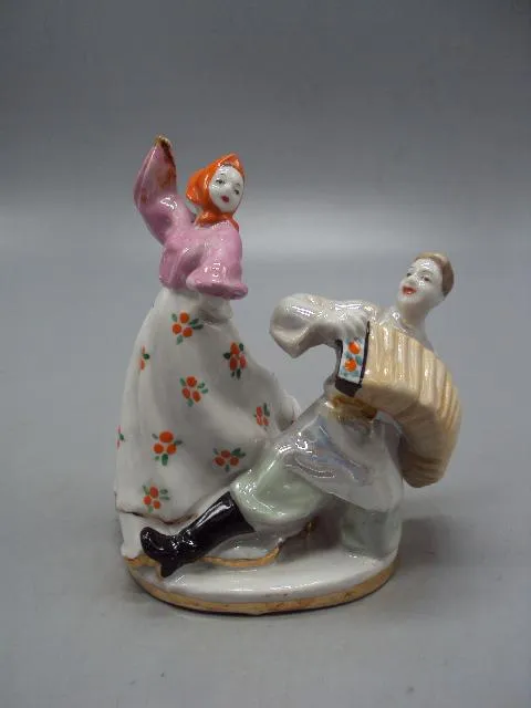 Фигура фарфор Дулево танцоры с гармошкой перепляс гармонист и девушка 11,7 см под реставрацию №13919 Ціна