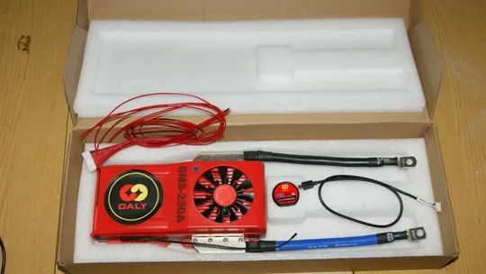 BMS плата DaLy 48 V 13S 250A симетрія+балансир+кулер+bluetooth Ціна