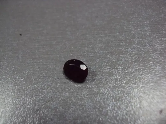 Камень гранат темно-красный овальный для ювелирных изделий вес 0,2 г размер 3,5 х 8 х 6 мм №13279 Ціна