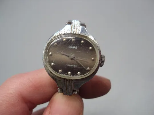 Женские наручные часы Заря 17 камней ссср с браслетом не на ходу длина 17 см №14659 З аукціону