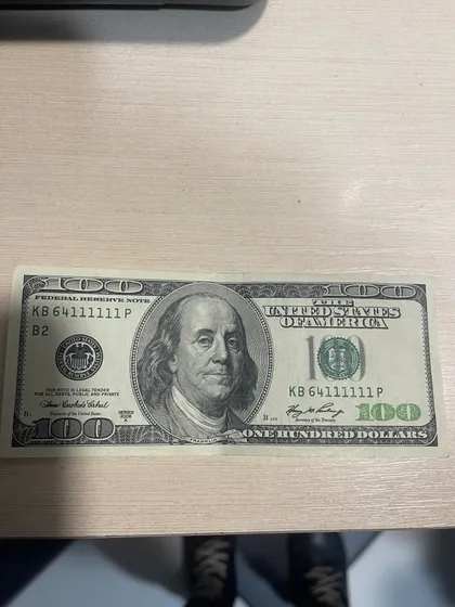 фото, Купюра 100доларів з цікавим серійним номером КВ64111111Р