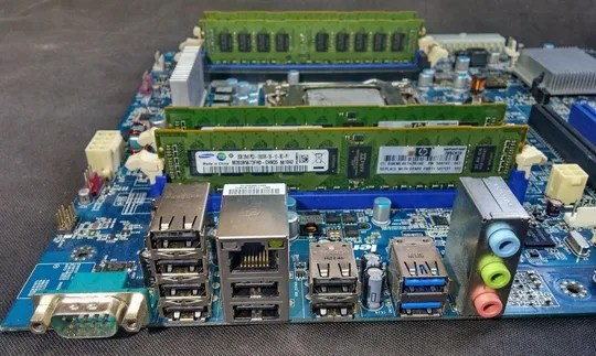 комплект плата LENOVO S30 v2 LGA2011 + 8ядер/ 16 потоков Intel Xeon E5-2690 + 32Gb DDR3 + Radeon HD Продаж