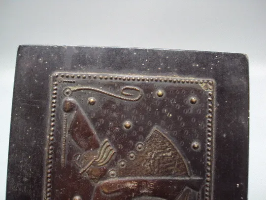 Шкатулка чеканка Буковинец 1976 год Гуцул прыгает через костер коробочка 20,1х12,9х5,9 см №15972 З аукціону