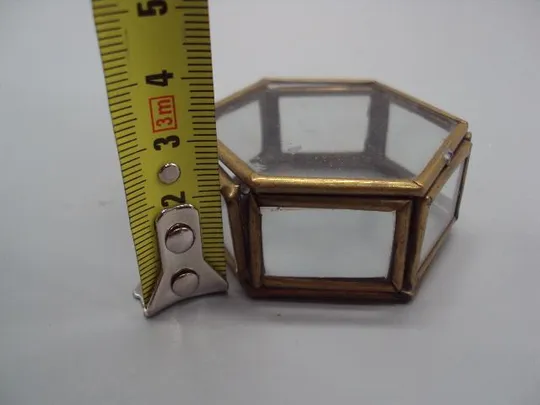 Шкатулка миниатюра для украшений шестиугольная призма стекло, латунь винтаж 2,3х5,7х4,9 см №13266 Недорого